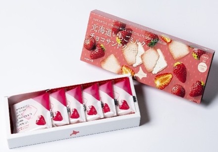 Kitami Suzuki Confectionery - Hokkaido Strawberry Milk Chocolate Sandwich Cookie 6pcs.